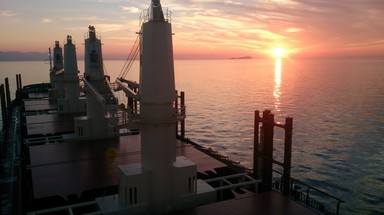 船の上から見る夕日.jpg